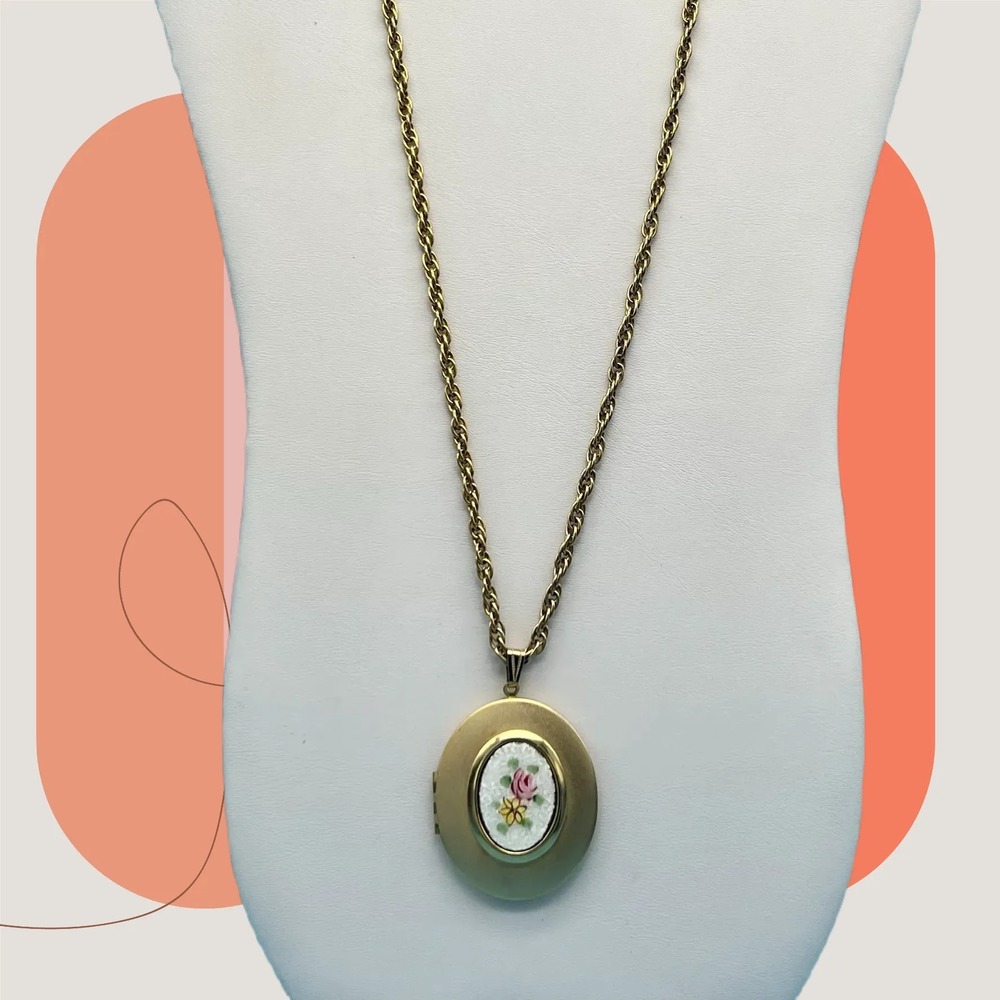 Vintage Gold Locket Necklace with Floral Design